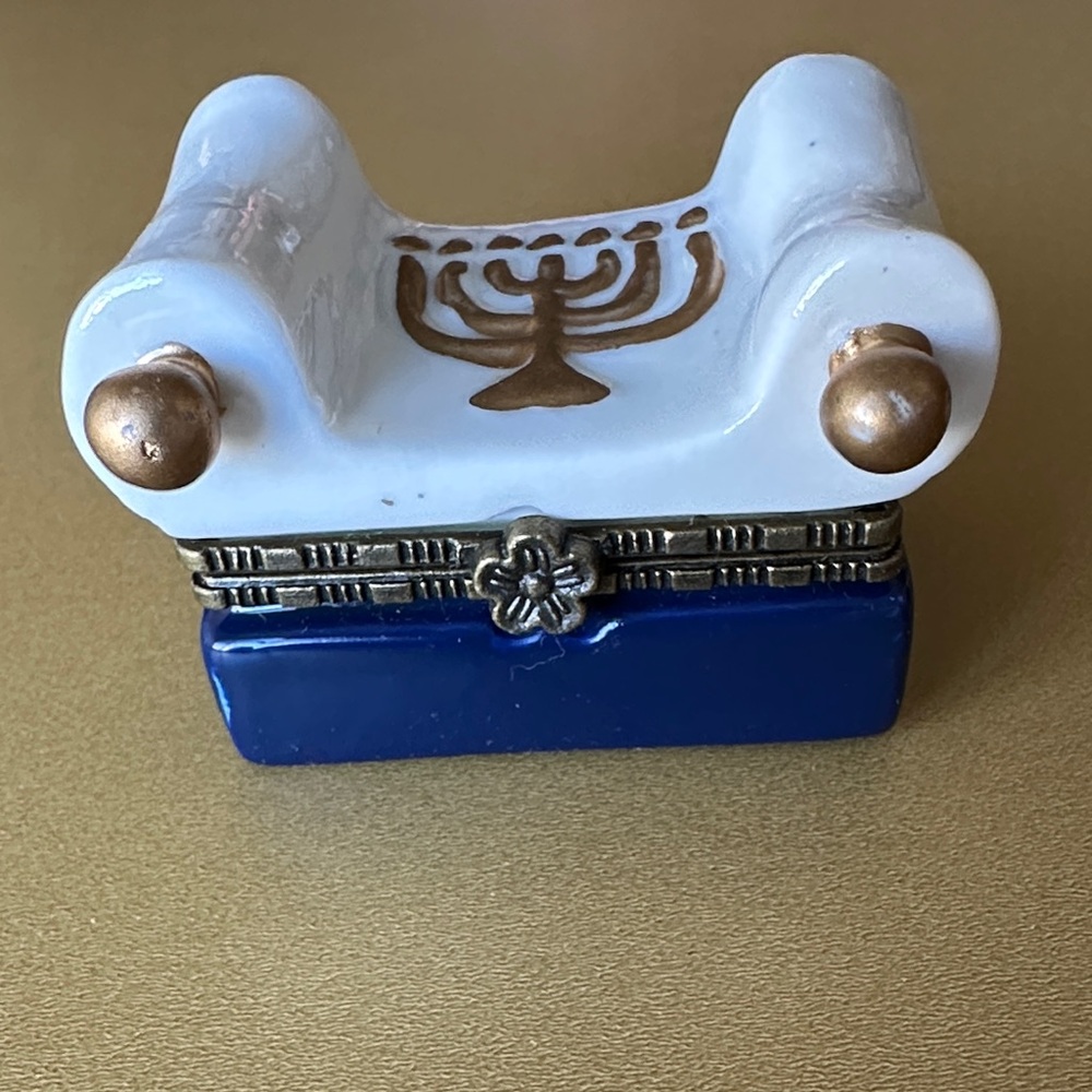 Vintage Menorah Trinket Box - Picture 10 of 11